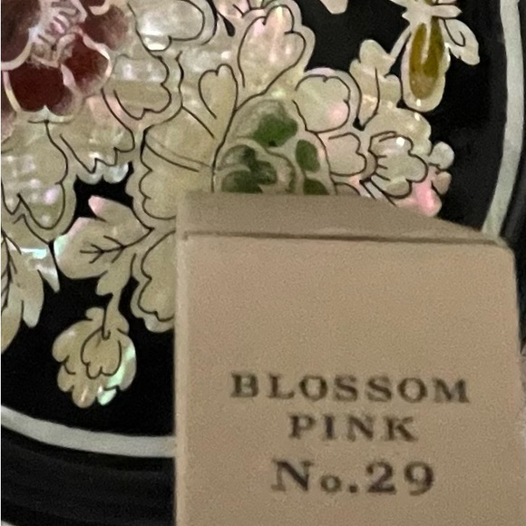 Burberry Kisses hydrating lipcolor *NEW*not opened #29 Blossom Pink - Picture 3 of 4